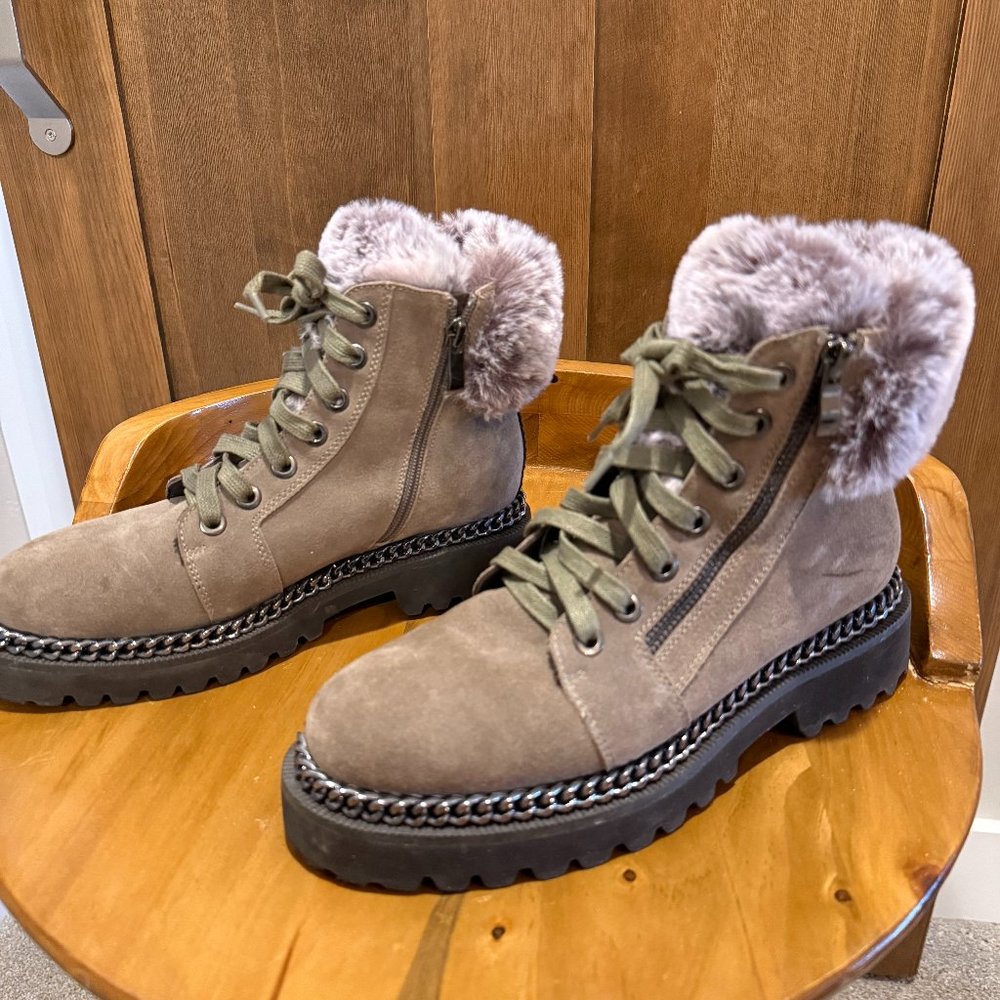 VINCE CAMUTO ANKLE BOOTS WITH FAUX FUR